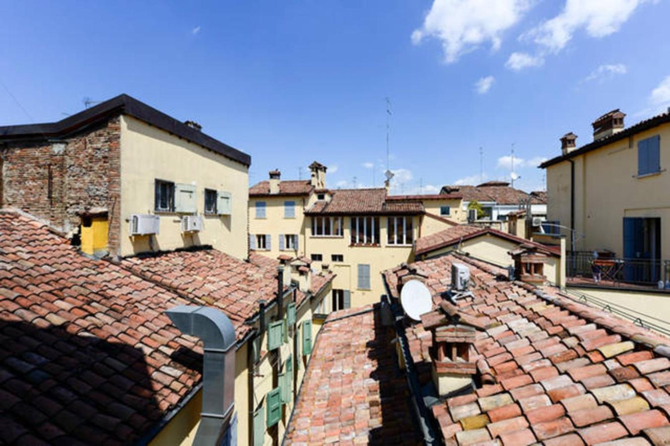 Grazioso Studio In Centro- Wifi Ascensore Aria Condizionata Модена Екстер'єр фото
