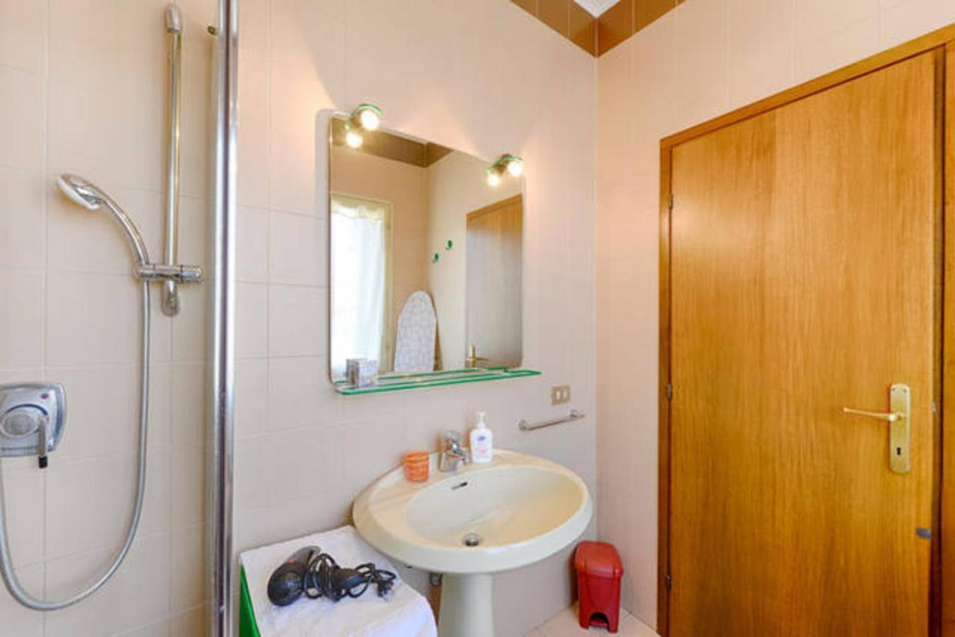 Grazioso Studio In Centro- Wifi Ascensore Aria Condizionata Модена Екстер'єр фото